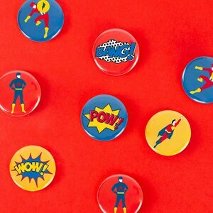12 badges super héros